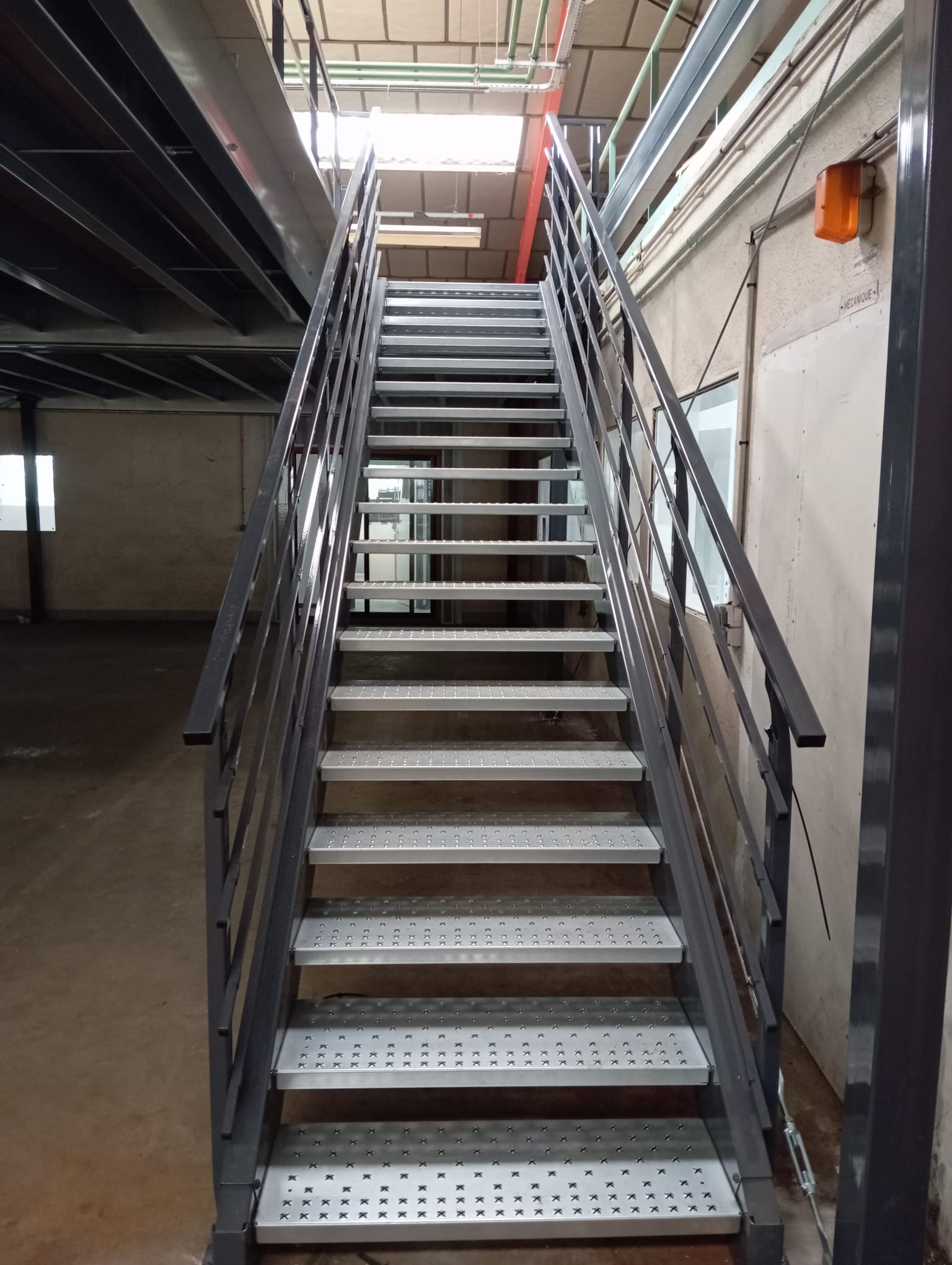 ESCALIER PLATEFORME Plateforme stockage - Mecarack