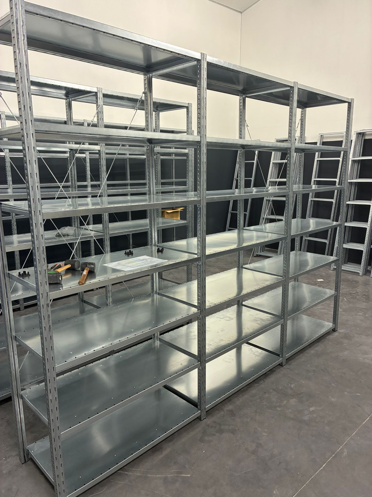 Rayonnage léger - tôlé