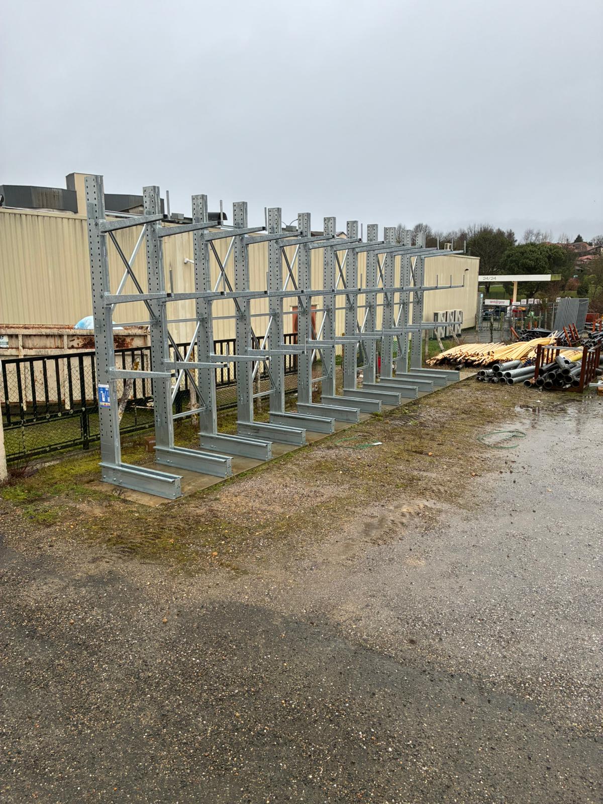 cantilevers-dax-40 Installation de rack à palettes et cantilevers à Dax (40)