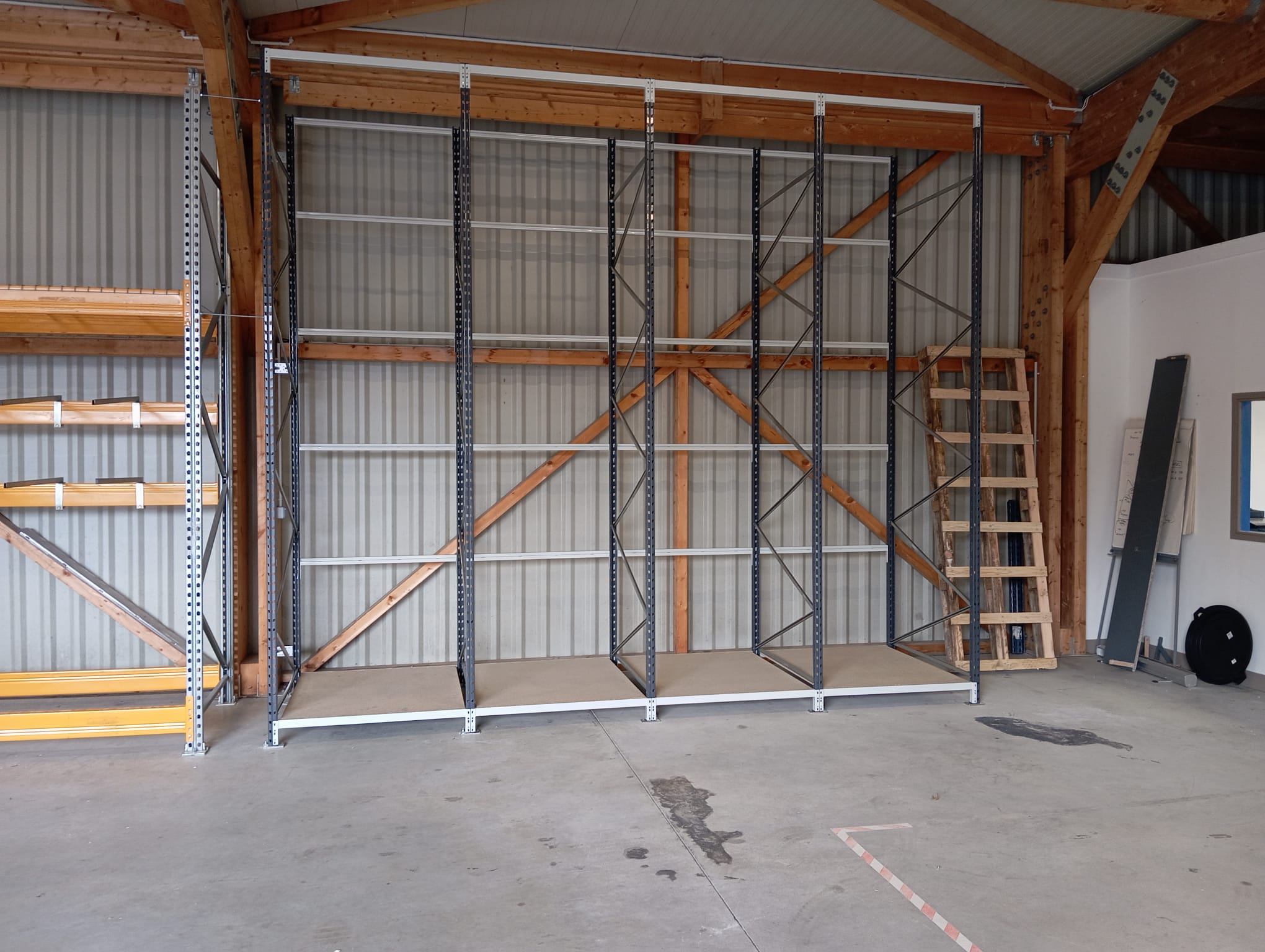 Installation de rayonnages industriels à Pau (64)